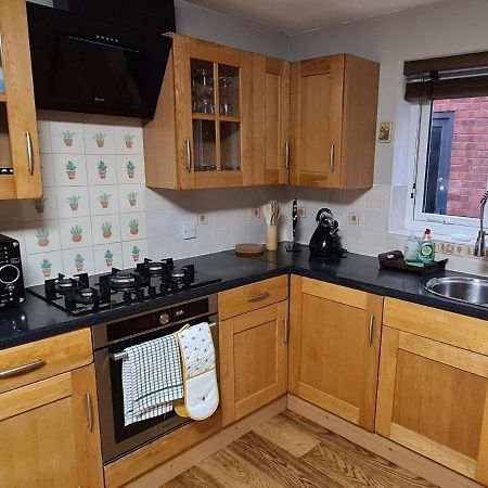 Spacious, 5 Bed House For 9 In Chester Exterior foto