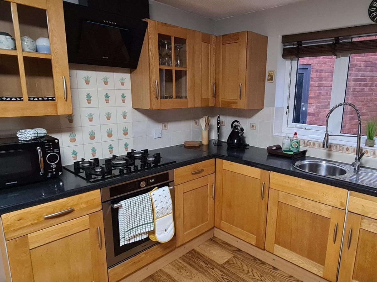 Spacious, 5 Bed House For 9 In Chester Exterior foto