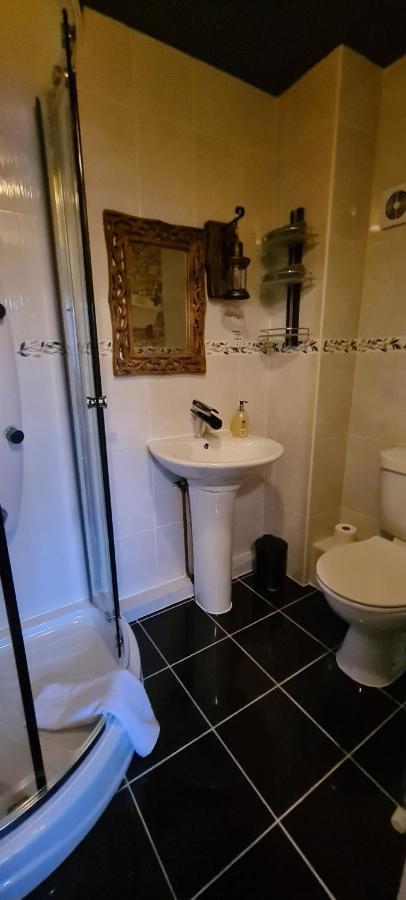 Spacious, 5 Bed House For 9 In Chester Exterior foto